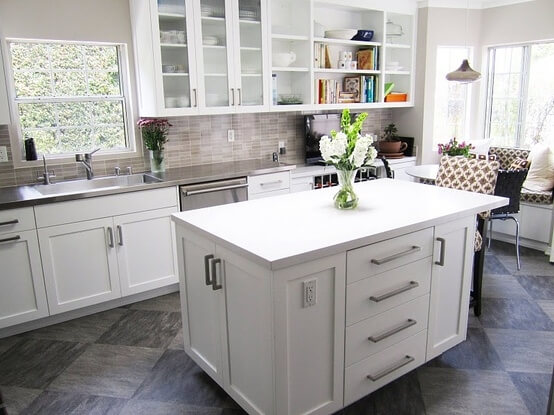 Pros & Cons of Ceramic Kitchen Tile